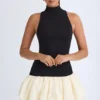 Nabila Modal-Minikleid mit Rollkragen, tiefem Taillenbund und ausgestellter Säume in Schwarz