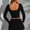 Nadiya Langarm-Crop-Top mit quadratischem Ausschnitt in Schwarz Nadiya Langarm-Crop-Top mit quadratischem Ausschnitt in Schwarz