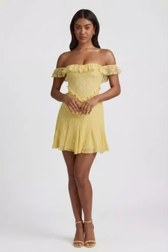 Nahida schulterfreies A-Linien-Minikleid aus Spitze in Pastellgelb