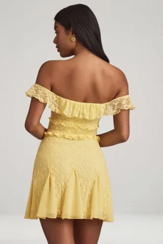 Nahida schulterfreies A-Linien-Minikleid aus Spitze in Pastellgelb