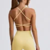 Nahtloser rückenfreier Super-Sculpt-Sport-BH in Buttergelb