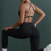 Nahtloser Sport-BH mit Trägern in Schwarz Nahtloser Sport-BH mit Trägern in Schwarz