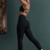 Nahtloser Sport-BH mit Trägern in Schwarz Nahtloser Sport-BH mit Trägern in Schwarz