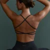 Nahtloser Sport-BH mit Trägern in Schwarz Nahtloser Sport-BH mit Trägern in Schwarz