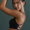Nahtloser Sport-BH mit Trägern in Schwarz Nahtloser Sport-BH mit Trägern in Schwarz