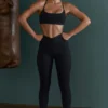 Nahtloser Sport-BH mit Trägern in Schwarz Nahtloser Sport-BH mit Trägern in Schwarz