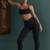 Nahtloser Sport-BH mit Trägern in Schwarz Nahtloser Sport-BH mit Trägern in Schwarz