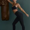 Nahtloser Sport-BH mit Trägern in Schwarz Nahtloser Sport-BH mit Trägern in Schwarz