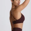 Nahtloser Super Sculpt Sport-BH mit gekreuztem Rücken in Chocolate