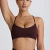 Nahtloser Super Sculpt Sport-BH mit gekreuztem Rücken in Chocolate