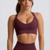 Nahtloser Super Sculpt Sport-BH mit gekreuzten Trägern in Burgunderrot