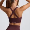 Nahtloser Super Sculpt Sport-BH mit gekreuzten Trägern in Burgunderrot