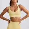 Nahtloser Super Sculpt Sport-BH mit gekreuzten Trägern in Buttergelb