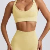 Nahtloser Super Sculpt Sport-BH mit gekreuzten Trägern in Buttergelb