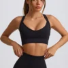 Nahtloser Super Sculpt Sport-BH mit gekreuzten Trägern in Schwarz