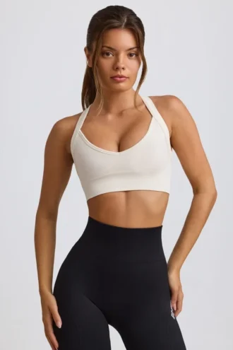 Nahtloser Super Sculpt Sport-BH mit gekreuzten Trägern in Weiß