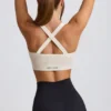 Nahtloser Super Sculpt Sport-BH mit gekreuzten Trägern in Weiß