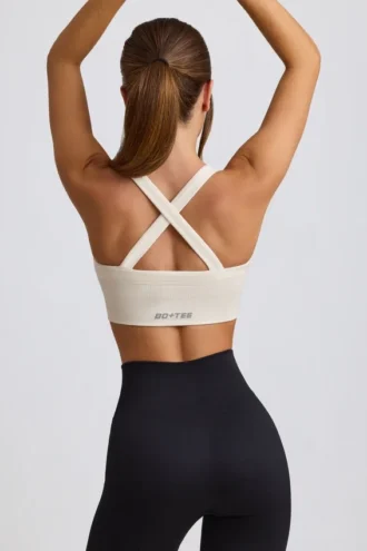Nahtloser Super Sculpt Sport-BH mit gekreuzten Trägern in Weiß