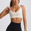 Nahtloser Super Sculpt Sport-BH mit gekreuzten Trägern in Weiß