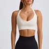 Nahtloser Super Sculpt Sport-BH mit gekreuzten Trägern in Weiß
