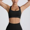 Nahtloser Super Sculpt T-Back-Sport-BH in Schwarz Nahtloser Super Sculpt T-Back-Sport-BH in Schwarz