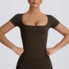 Nahtloses Super-Sculpt-T-Shirt in Braun Nahtloses Super-Sculpt-T-Shirt in Braun