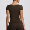 Nahtloses Super-Sculpt-T-Shirt in Braun Nahtloses Super-Sculpt-T-Shirt in Braun