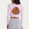 Nahtloses, weiches Rippstrick-Oberteil mit Cut-outs in Puderrosa Nahtloses, weiches Rippstrick-Oberteil mit Cut-outs in Puderrosa