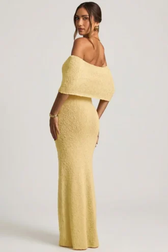Naia Bouclé-Maxikleid mit schulterfreiem Ausschnitt in Gelb