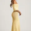 Naia Bouclé-Maxikleid mit schulterfreiem Ausschnitt in Gelb Naia Bouclé-Maxikleid mit schulterfreiem Ausschnitt in Gelb