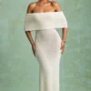 Naia Bouclé-Maxikleid mit schulterfreiem Ausschnitt in Weiß Naia Bouclé-Maxikleid mit schulterfreiem Ausschnitt in Weiß