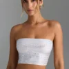 Nanaka Bandeau-Oberteil mit Verzierungen und Rückenriemen in Weiß Nanaka Bandeau-Oberteil mit Verzierungen und Rückenriemen in Weiß