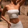 Nanaka Bandeau-Oberteil mit Verzierungen und Rückenriemen in Weiß Nanaka Bandeau-Oberteil mit Verzierungen und Rückenriemen in Weiß