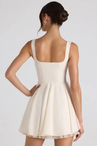Nanisca A-Linien-Mikro-Minikleid mit Schleifen-Detail in Elfenbein