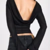 Nari – Transparentes Jersey-Oberteil mit langen Ärmeln und rückenfreiem Ausschnitt in Schwarz Nari – Transparentes Jersey-Oberteil mit langen Ärmeln und rückenfreiem Ausschnitt in Schwarz