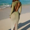 Naura Transparentes Maxikleid mit offenem Rücken in Olivgrün Naura Transparentes Maxikleid mit offenem Rücken in Olivgrün