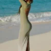 Naura Transparentes Maxikleid mit offenem Rücken in Olivgrün Naura Transparentes Maxikleid mit offenem Rücken in Olivgrün