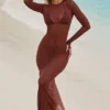 Naura transparentes Maxikleid mit offenem Rücken in Schokoladenbraun Naura transparentes Maxikleid mit offenem Rücken in Schokoladenbraun