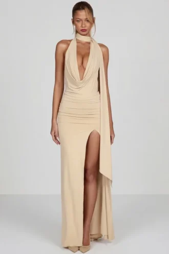 Navina Maxikleid aus weichem Jersey mit tiefem Ausschnitt und Neckholder in Champagner