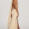 Navina Maxikleid aus weichem Jersey mit tiefem Ausschnitt und Neckholder in Champagner