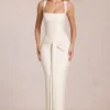 Nayeli Maxikleid mit quadratischem Ausschnitt und Bindebändern in Elfenbein Nayeli Maxikleid mit quadratischem Ausschnitt und Bindebändern in Elfenbein