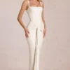 Nayeli Maxikleid mit quadratischem Ausschnitt und Bindebändern in Elfenbein Nayeli Maxikleid mit quadratischem Ausschnitt und Bindebändern in Elfenbein