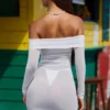 Nemba Transparentes schulterfreies Minikleid in Weiß Nemba Transparentes schulterfreies Minikleid in Weiß