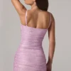 Neréa Minikleid mit Rüschen und Peekaboo-Ausschnitt in Rosa Neréa Minikleid mit Rüschen und Peekaboo-Ausschnitt in Rosa