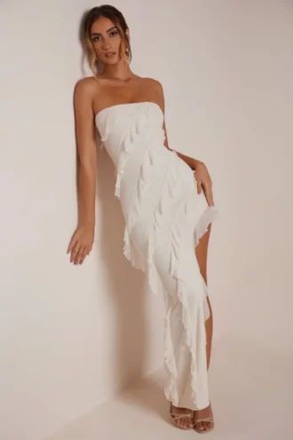 Nevali Bandeau-Maxikleid mit Rüschen in Elfenbein