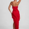 Nevali Bandeau-Maxikleid mit Rüschen in Rot Nevali Bandeau-Maxikleid mit Rüschen in Rot