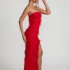 Nevali Bandeau-Maxikleid mit Rüschen in Rot Nevali Bandeau-Maxikleid mit Rüschen in Rot