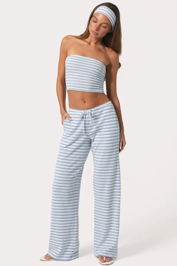 Niedrige Hose aus geripptem Jersey mit blauen Streifen Niedrige Hose aus geripptem Jersey mit blauen Streifen