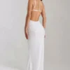 Nivalis verziertes Maxikleid mit Wasserfallausschnitt und rückenfreiem Design in Weiß