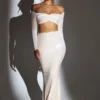 Adele Velvet Off-Shoulder Ruched Crop Top in Elfenbein Adele Velvet Off-Shoulder Ruched Crop Top in Elfenbein